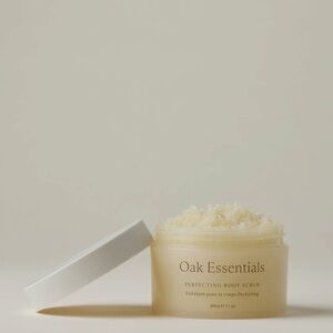 NIB Oak Essentials Perfecting Body Scrub